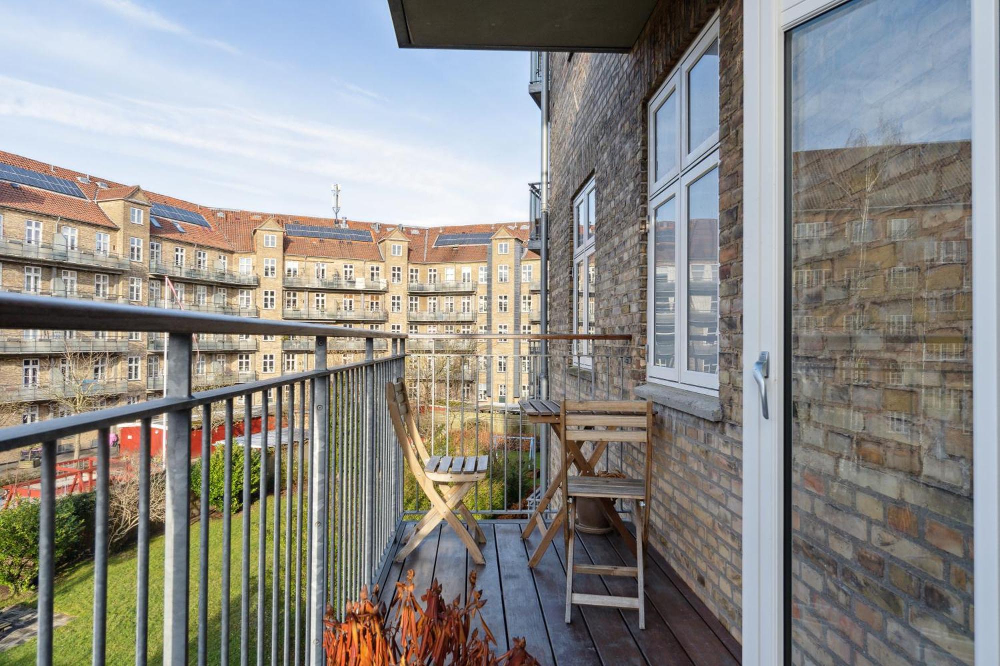 Hyggelig & Lys Med Plads Til 4 Naer Zoo Apartment